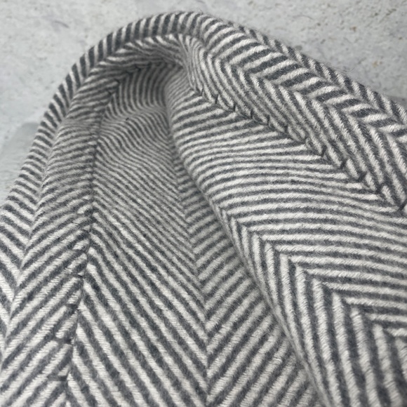 100% Wool Grey and Ivory Soft Herringbone Throw Blanket 53"x69" - Picture 7 of 12